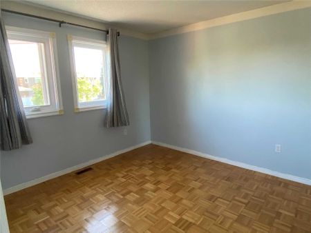 For Lease - 102 Bernard Avenue, Richmond Hill, Ontario - Photo 4