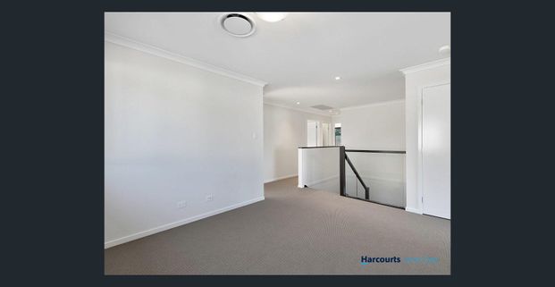 Modern Family Entertainer in a Prime Location - Photo 1