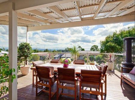 Beautiful Family Home in the Heart of Windsor - Photo 4