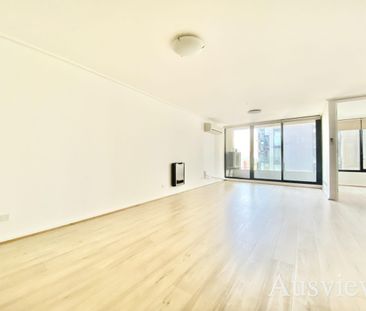 Supersized Summit Entertainer in Convenient Southbank Locate - Photo 2