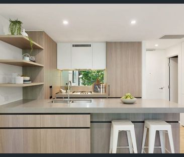 Stylish & Spacious 2 Bedroom Apartment in the Heart of Crows Nest - Photo 3