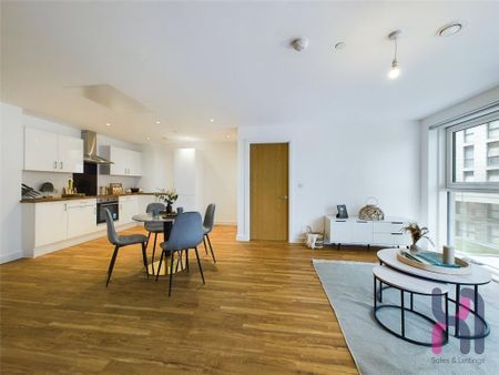 2 bedroom flat to rent - Photo 2