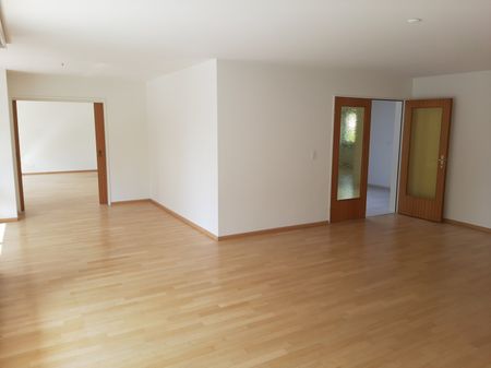 Grosszügige 5-Zimmer-Dachwohnung mit grosser Terrasse (44 m²) - Photo 4