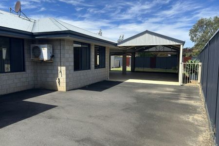 STUNNING FAMILY HOME IN SOUGH AFTER SOUTH BUNBURY - Photo 2
