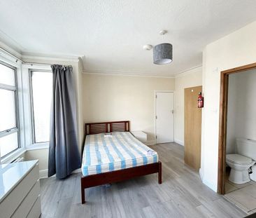 1 bedroom in a house share to rent - Photo 4