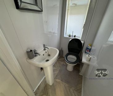 3 bedroom end of terrace house to rent - Photo 4