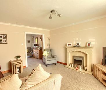3 bedroom detached house to rent - Photo 2