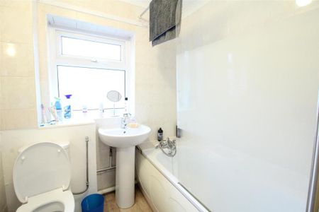 2 bedroom semi-detached house to rent - Photo 5