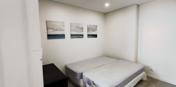 2 bed 2 bath - Photo 2