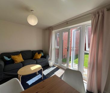 4 bedroom semi-detached house to rent - Photo 3