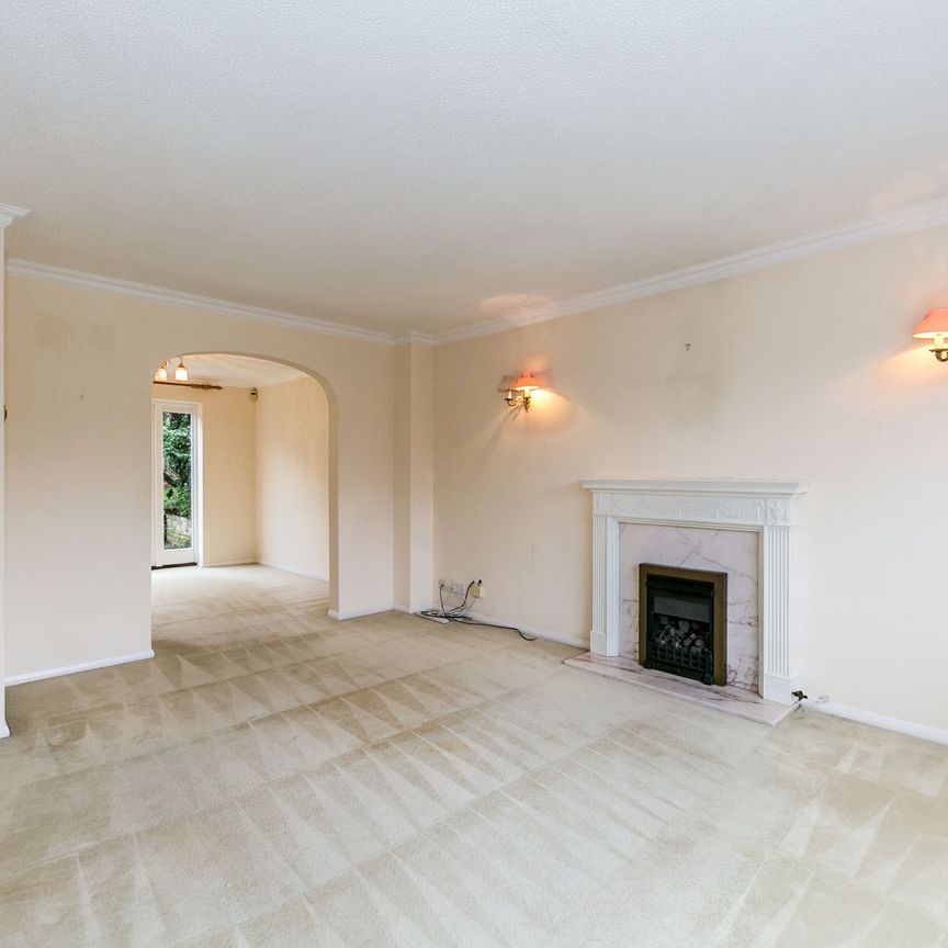 Baldwin Crescent, Guildford, GU4 - Photo 1