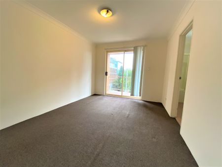 OVERSIZED TOP FLOOR ONE BEDROOM APARTMENT IN A BOUTIQUE SECURITY BUILDING! - Photo 5