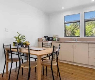 Space, Comfort and Location! - Photo 2