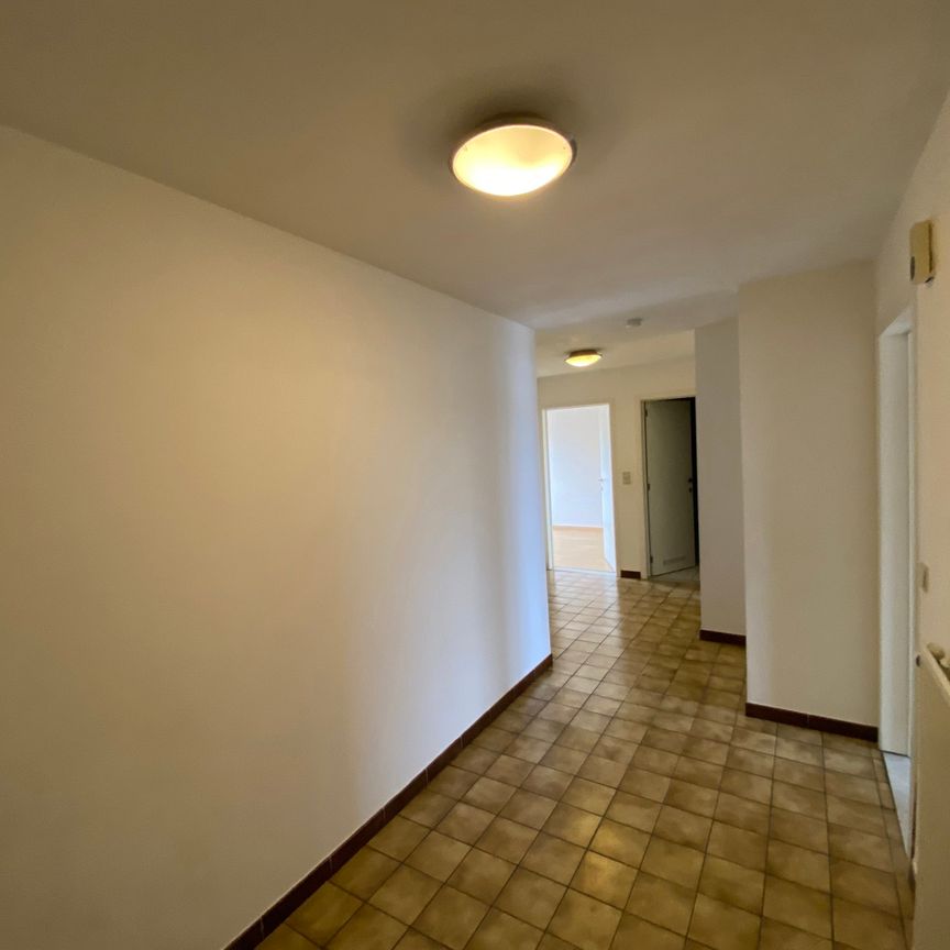 Ruim appartement met drie slaapkamers - Photo 1