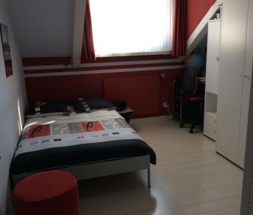 Sehr helle Dachwohnung mit schöner Terrasse und grossem Balkon - Photo 5