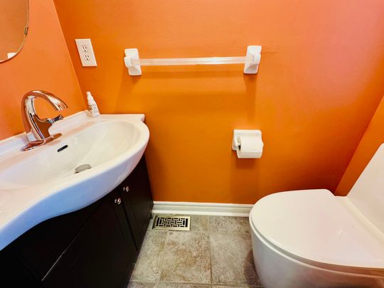 For Lease - 22 Casa Grande Street, Richmond Hill, Ontario - Photo 1