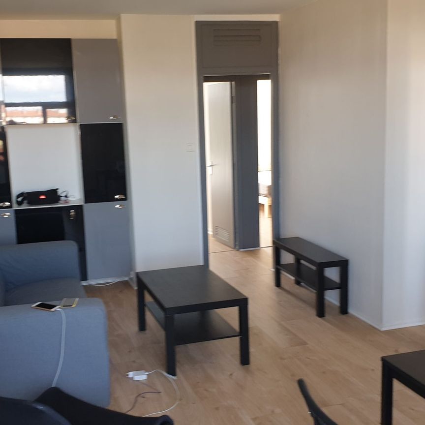 Location Appartement 4 pièces 67m² VILLEURBANNE 69100 - Photo 1
