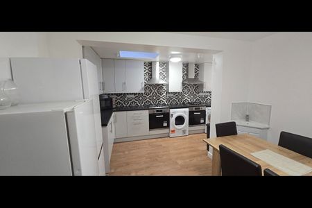 Room in a Shared House, Leyton, E10 - Photo 4
