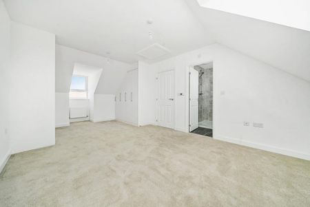 4 bedroom detached house to rent - Photo 3