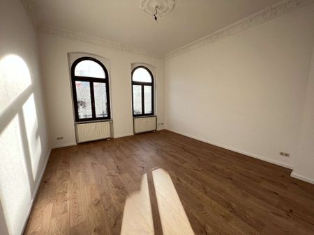 ***DURCHSANIERTE 3 RWG IM ZENTRUM VON HALLE, STUCKLEISTEN, AUFZUG, EINBAUKÜCHE*** WE 1.OG links - Photo 5