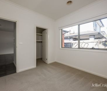 Light-Filled Living in a Quiet Pocket - Photo 1