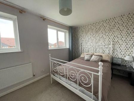 3 bedroom semi-detached house to rent - Photo 4