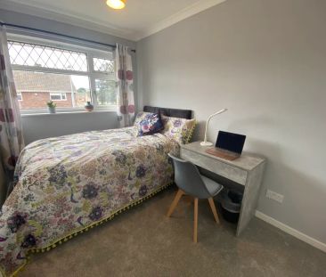 5 bed terraced house to rent in Northfields, Norwich, Norfolk - Photo 2