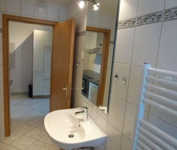 Freundliche, helle, modernisierte 2-ZKB-Whg mit EBK in Essen-City - Photo 6