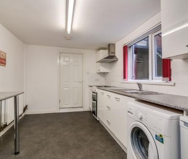 Flat 1, 45 Magdala Street, Belfast, BT7 1PU - Photo 2