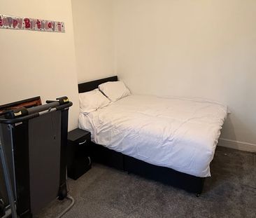 Room in a Shared House, Yew Tree Road, B6 - Photo 1