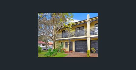 Massive Villa with A Huge Courtyard - Photo 3