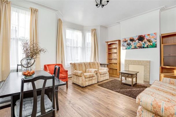 3 bedroom flat to rent - Photo 1