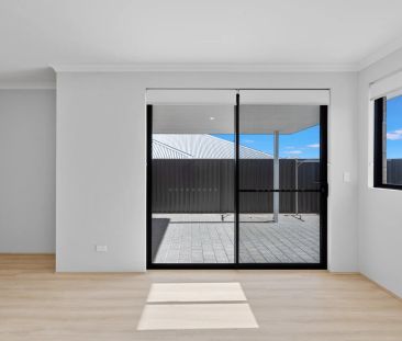 Stylish, Easy-Care Unit Close to the Beach - 2 Bedrooms, 1 Bathroom - Photo 2