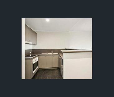 Residences @ 333 Exhibition St – Furnished 1 bedroom Apartment incl... - Photo 4