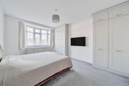 3 bedroom semi-detached house to rent - Photo 3