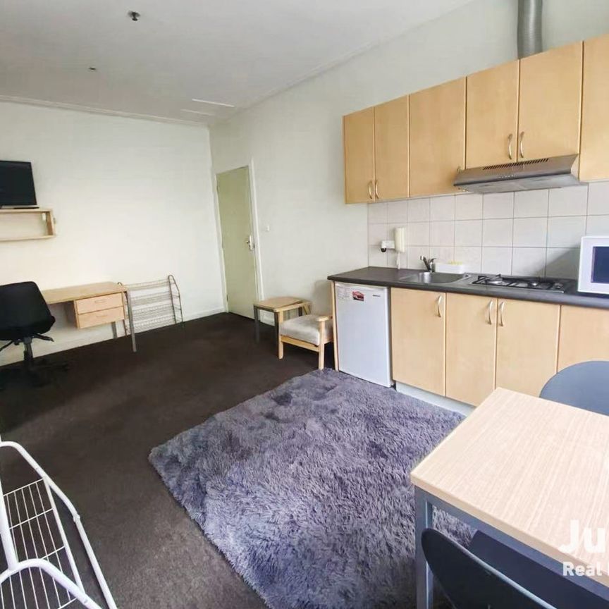 Stylish 1-Bedroom Apartment with Bright, Modern Living. 6 months weekly $420 12 months $400 weekly water bill included - Photo 1