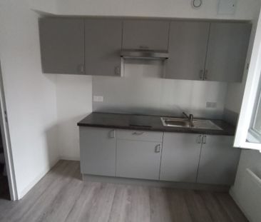 F2 PLACE DES BUGHES - Photo 4