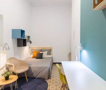 Room in a shared 9-bedroom apartment for rent in Vila de Gràcia, bills included - Photo 4