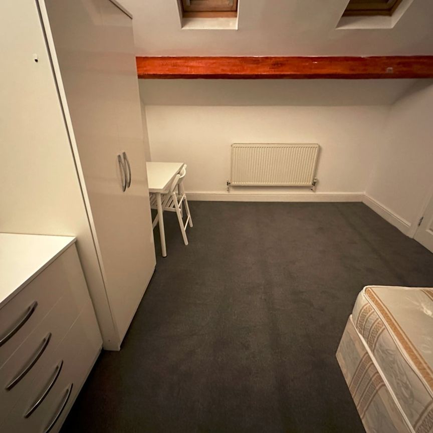 Room in a Shared House, Muswell Hill Broadway, N10 - Photo 1