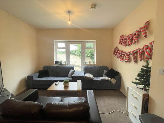 5 bedroom house to rent - Photo 1