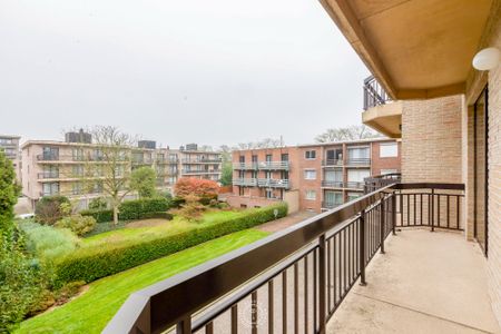 Ruim en instapklaar appartement met garage en groen uitzicht - Foto 3