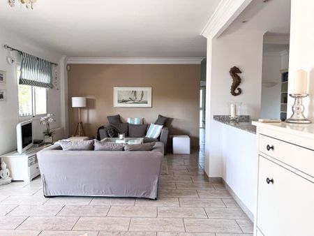 Spacious apartment in Las Olas Cala Fornells complex. - Photo 2