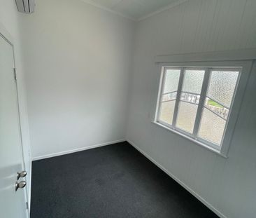 Welcome to 2/42 Macrossan Street - a neat and comfortable townhouse... - Photo 4