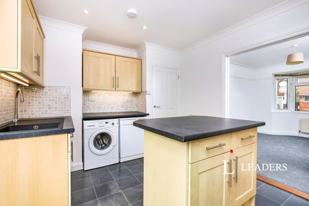 3 bedroom house to rent Queens Crescent, Eastbourne, BN23 - Photo 5