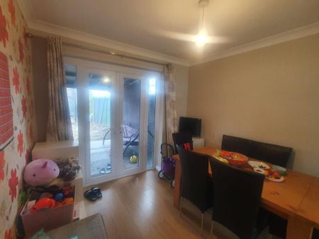 3 bedroom terraced house to rent - Photo 2