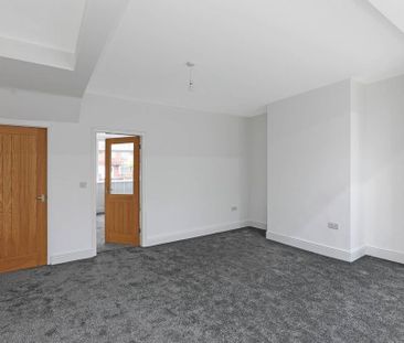 4 bedroom semi-detached house to rent - Photo 5