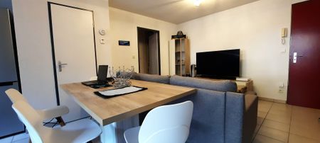 À Malemort, appartement T2 meublé avec terrasse et stationnement privé - Photo 4