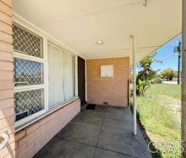 “3x1 House in Armadale with Workshop” - Photo 1