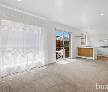 BRILLIANTLY ACCOMMODATING & FULLY RENOVATED! - Photo 1