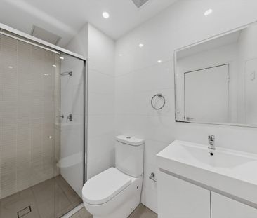 Large 2 Bedroom Apartment - 4 Weeks Rent Free - Photo 5